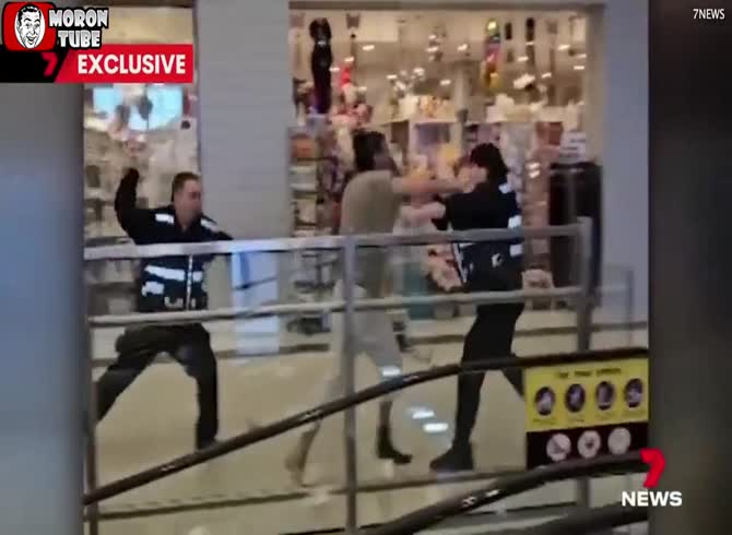 Video :Using a shattered bottle, a man assaults security personnel